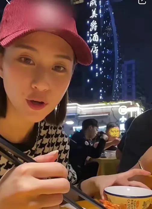 娱乐吃瓜薛小婉最新视频,娱乐圈幕后真相大曝光！